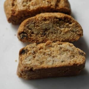 Walnut raisin biscotti