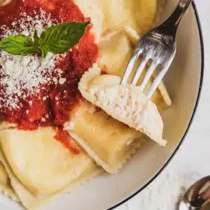 Large Ricotta Ravioli (27 pieces per box)